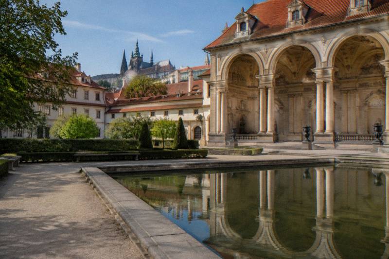 Free Tour Malastrana: Charles Bridge & Prague Castle